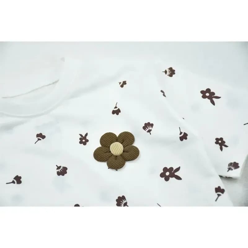 تیشرت دخترانه سفید طرح تک گل با یقه گرد و پارچه پنبه اسپان — تصویر ۸