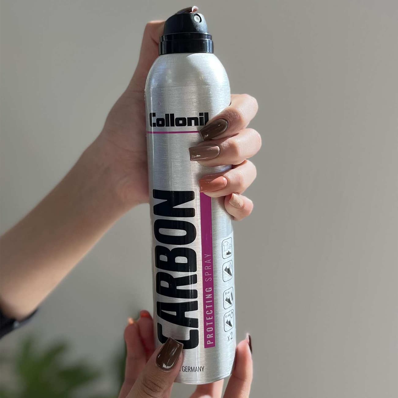 اسپری ضدآب و ضدلک کننده کفش کلنیل 300 میلیلیتری Collonil Carbon Protect Spray با فناوری کربن — تصویر ۵