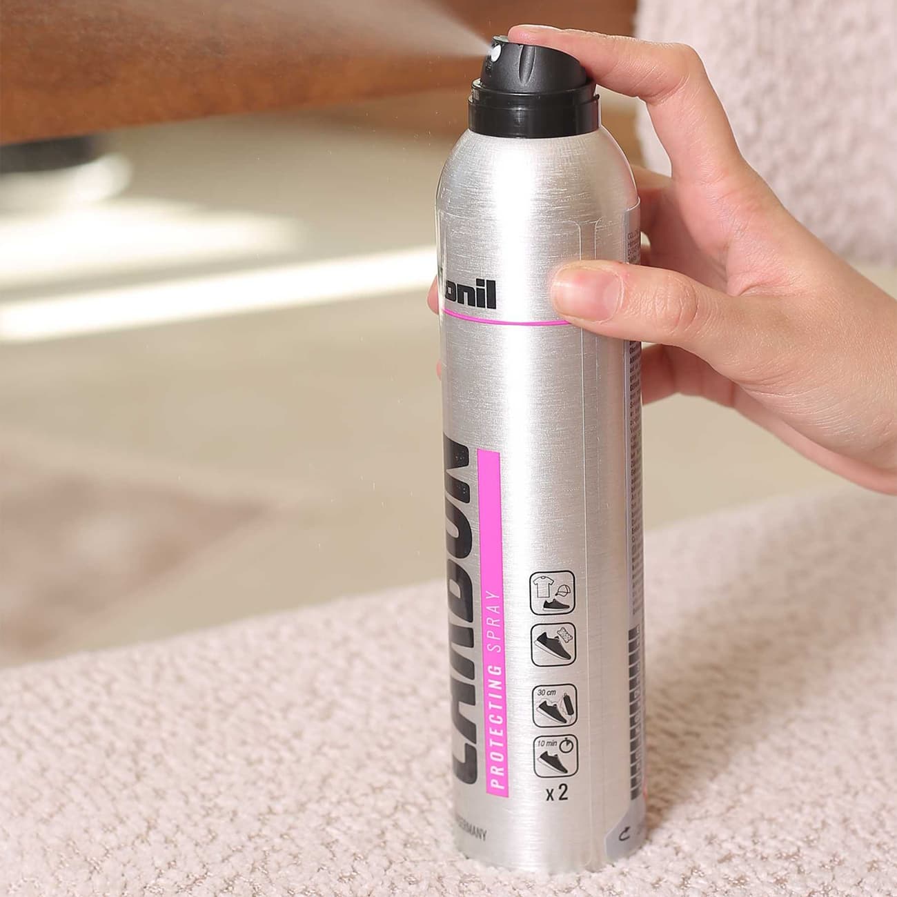 اسپری ضدآب و ضدلک کننده کفش کلنیل 300 میلیلیتری Collonil Carbon Protect Spray با فناوری کربن — تصویر ۸