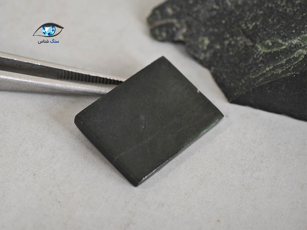 سنگ یشم جیدیت طبیعی 3 گرم — تصویر ۳