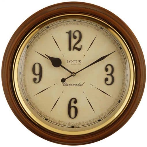 ساعت دیواری چوبی مدل HAGEN کد W-2032