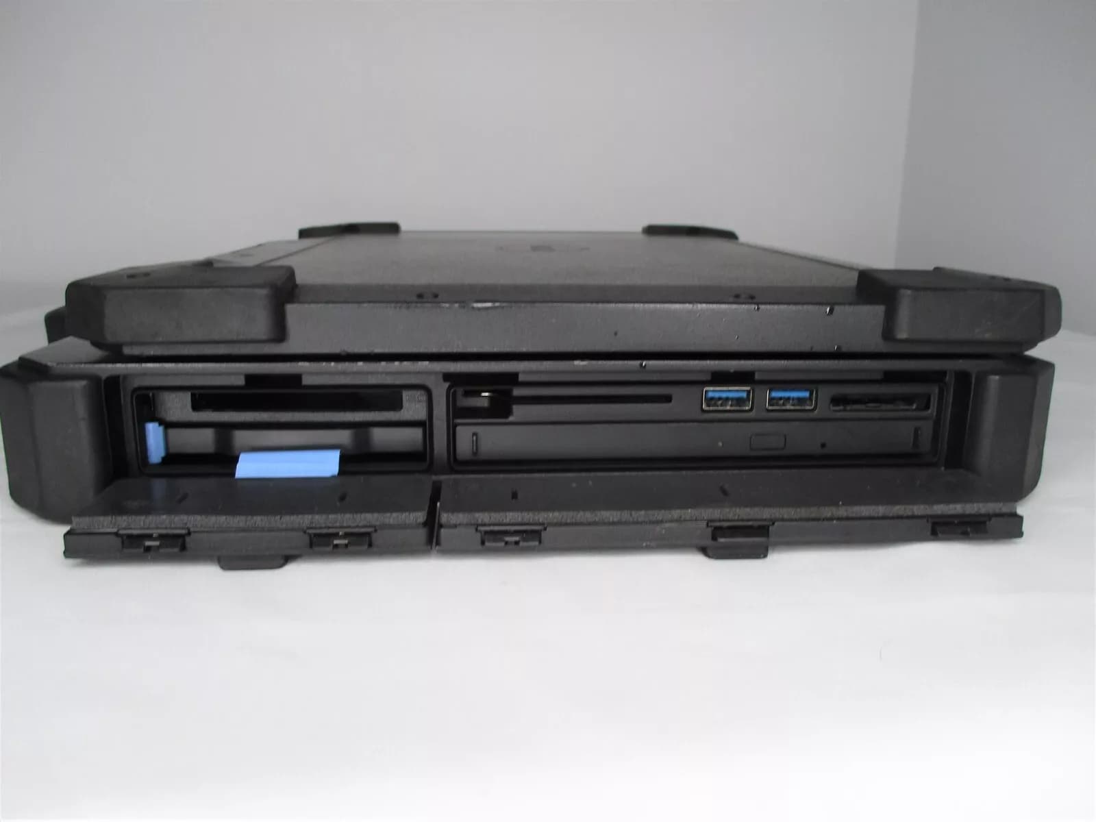 لپ تاپ استوک نظامی صنعتی Dell 7414 Rugged Extreme (لمسی) — تصویر ۴