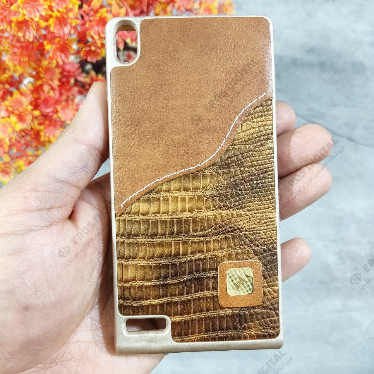 گارد گوشی Huawei P6 دور طلایی پشت چرم طرح دار — تصویر ۵