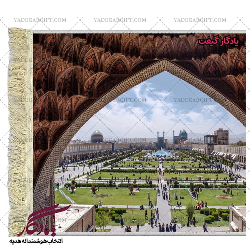 تابلو فرش ماشینی طرح میدان نقش جهان کد am10 — تصویر ۲