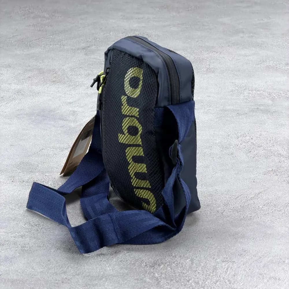 کیف کراسبادی اورجینال اسپرت برند آمبرو (Umbro) | طراحی مینیمال با لوگوی برجسته و بند دوشی قابل تنظیم رنگ سرمهای — تصویر ۲