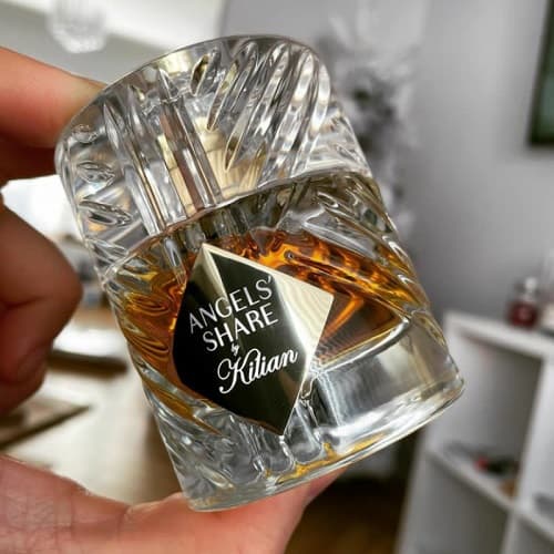 عطر ادکلن هاردباکس بای کیلیان آنجلز شیر | By Kilian Angels’ Share حجم 50 میل — تصویر ۳