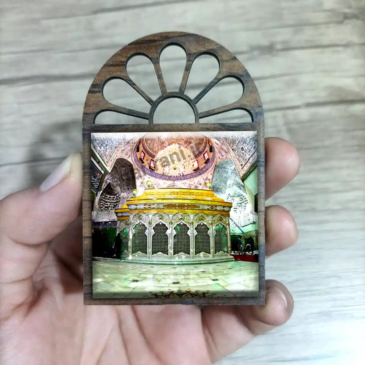 تندیس کاشی پنجره ای ضریح امام حسین (ع) مدل 2F 15 — تصویر ۲