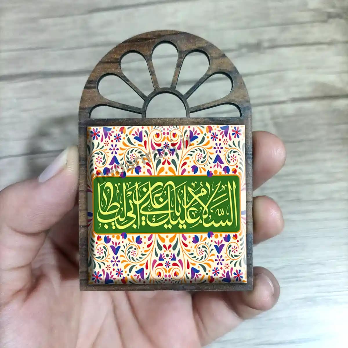 تندیس کاشی پنجره ای السلام علیک یا علی ابن ابیطالب 2D 227 — تصویر ۲