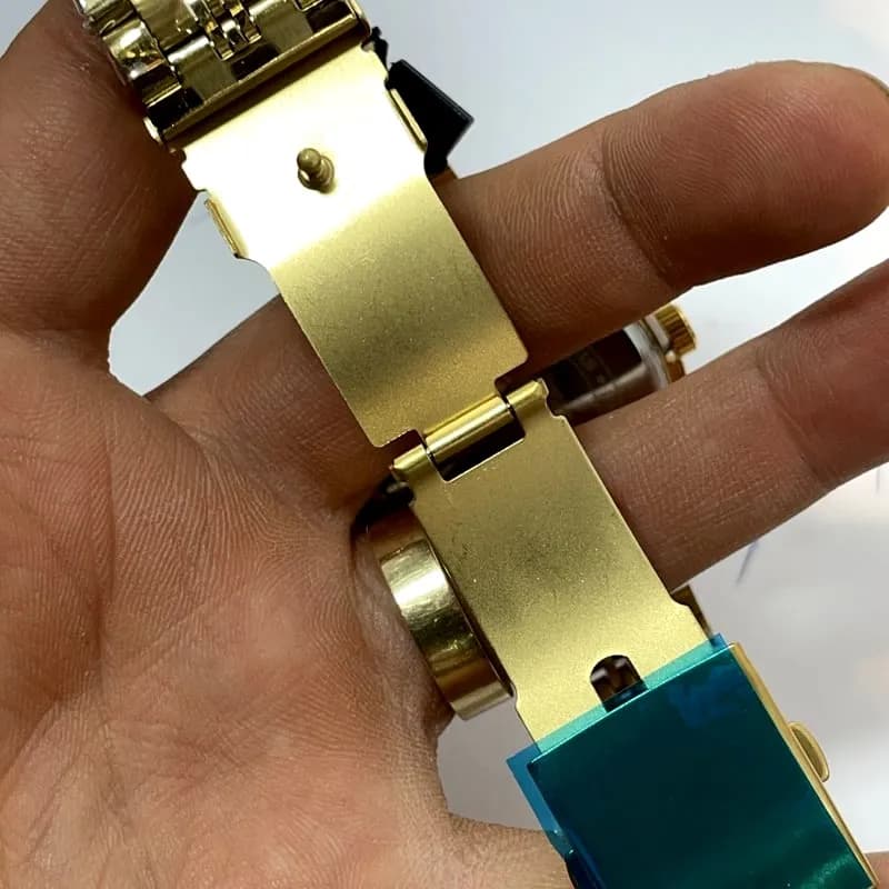 ساعت مردانه الگانس تاریخ دار – طرح سه موتوره – طلایی – رنگ ثابت – 118001 — تصویر ۴