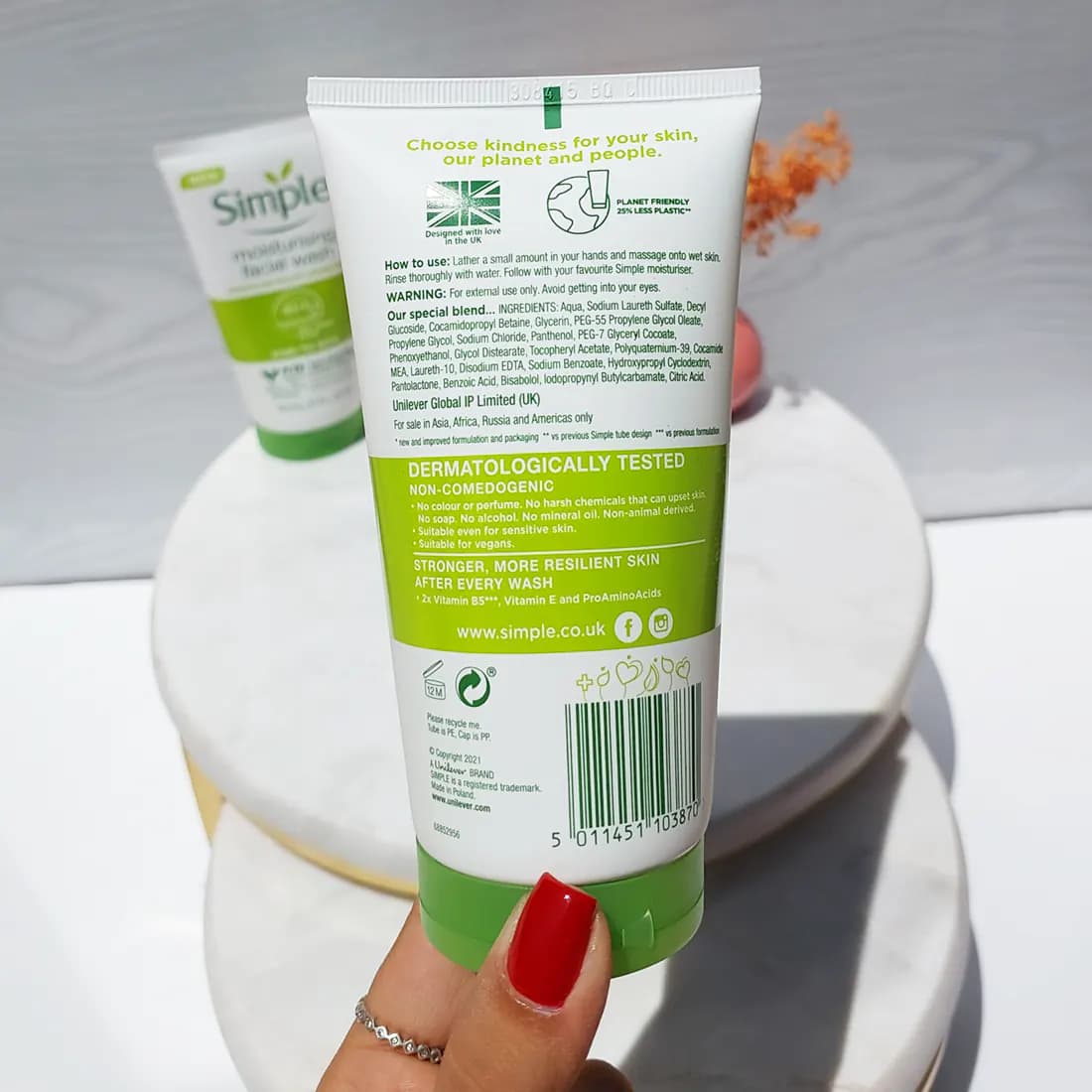 فوم شست و شوی سیمپل مدل moisturising حجم 150 میلی لیتر — تصویر ۳