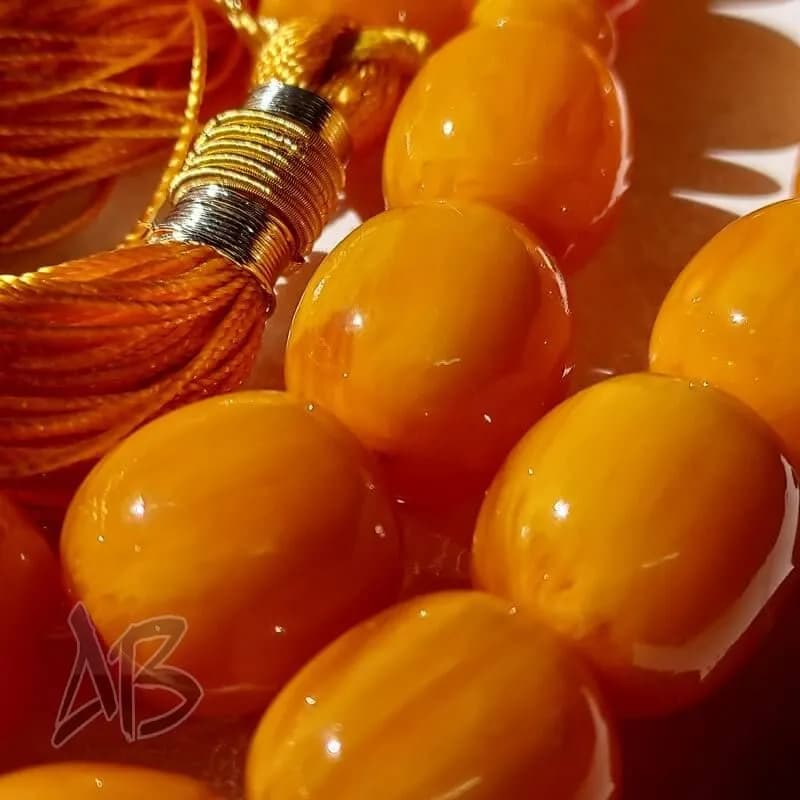 تسبیح سندلوس 33 دانه کد 962 بودار تراش برمیلی لبه گرد زرد بسیار زیبا آقابزرگ — تصویر ۲