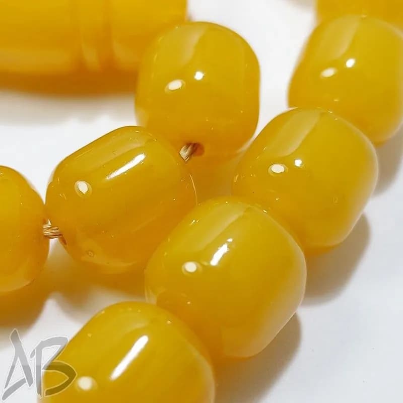 تسبیح سندلوس 33 دانه بودار تراش استوانه ای زرد کهربایی خوش تراش کد 831 آقابزرگ — تصویر ۵