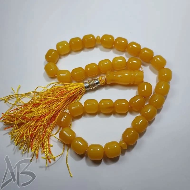 تسبیح سندلوس 33 دانه بودار تراش استوانه ای زرد کهربایی خوش تراش کد 831 آقابزرگ — تصویر ۳