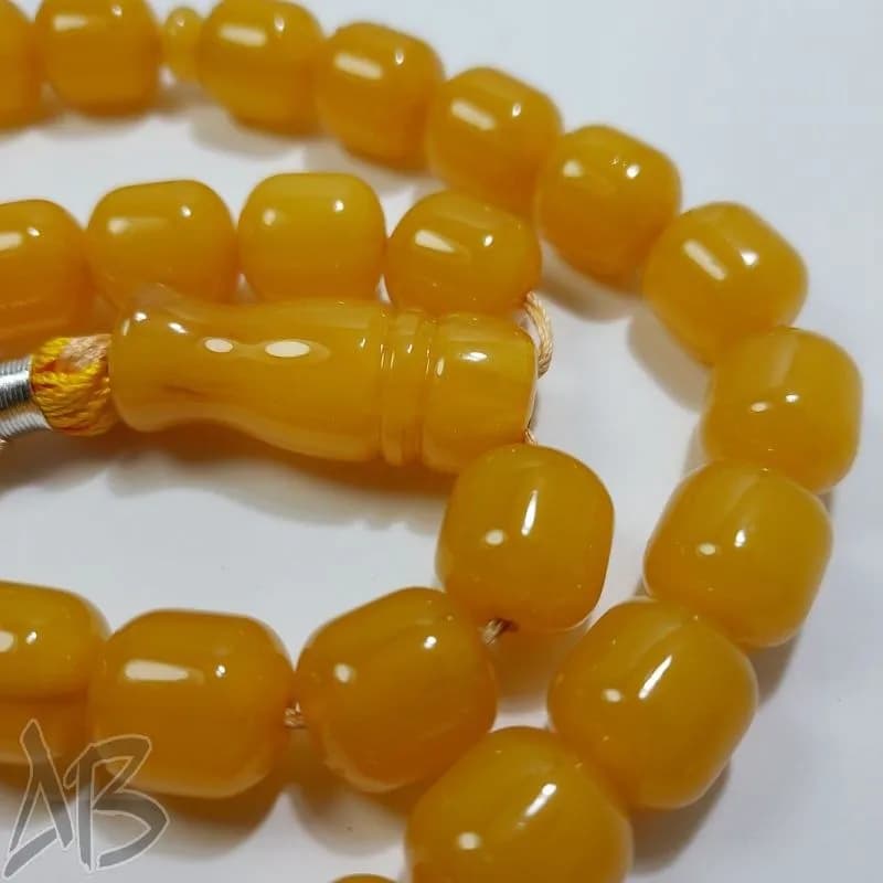 تسبیح سندلوس 33 دانه بودار تراش استوانه ای زرد کهربایی خوش تراش کد 831 آقابزرگ — تصویر ۴