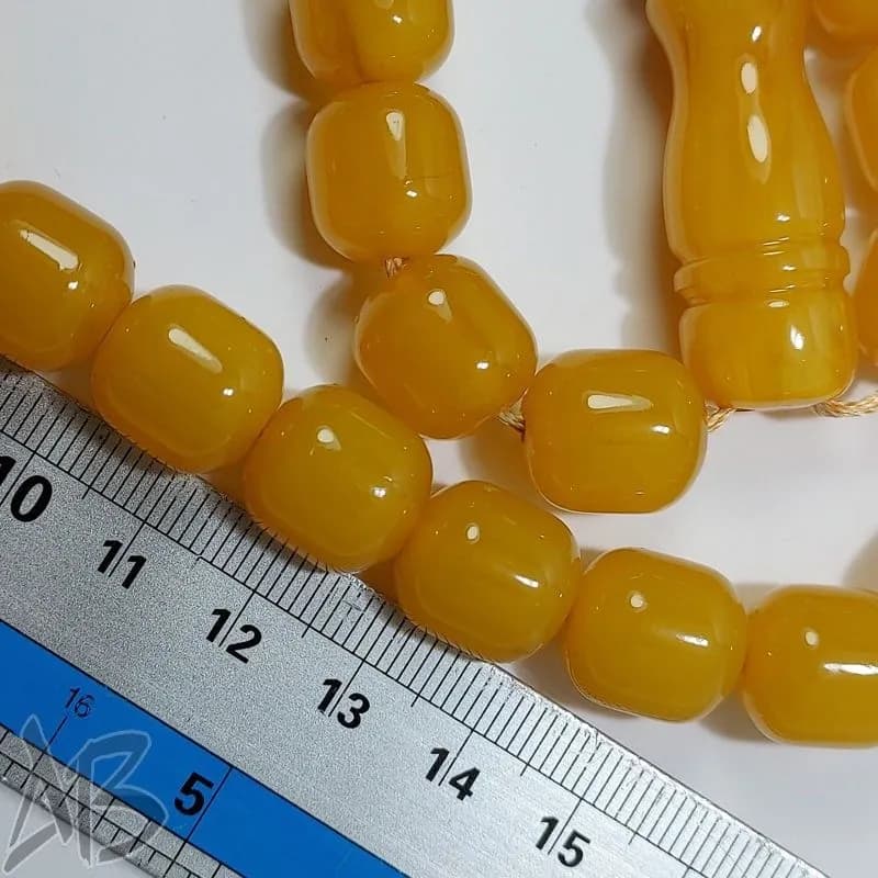 تسبیح سندلوس 33 دانه بودار تراش استوانه ای زرد کهربایی خوش تراش کد 831 آقابزرگ — تصویر ۲