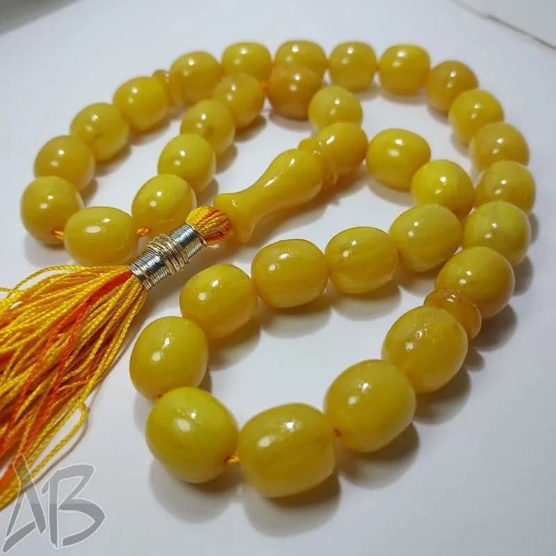 تسبیح سندلوس 33 دانه بودار تراش استوانه ای زرد کهربایی خوش تراش کد 827 آقابزرگ