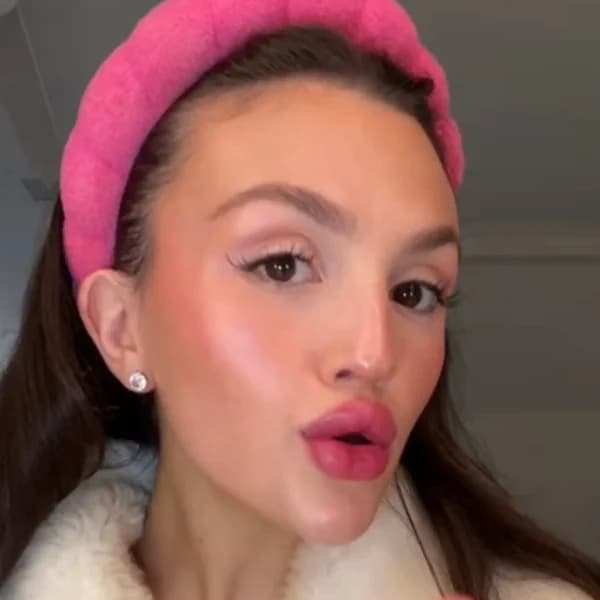 تینت الف Elf Glossy Lip Stain رنگ Berry Queen — تصویر ۳