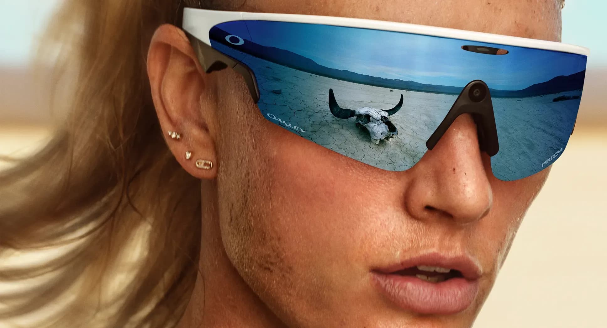 عینک هوشمند Oakley Meta مدل Vanguard فریم سفید لنز آبی یاقوتی پرایزم — تصویر ۵