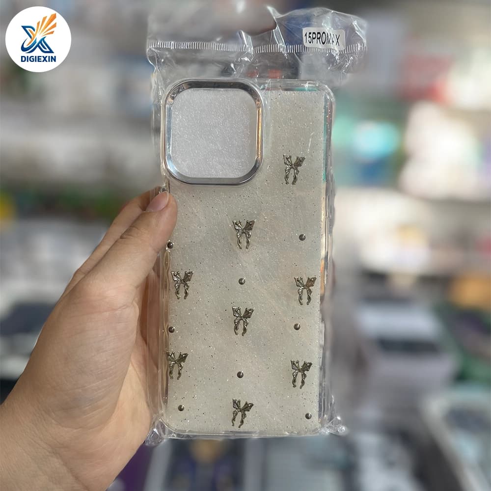 کاور شفاف طرح دار مناسب برای آیفون 15 پرومکس — تصویر ۳