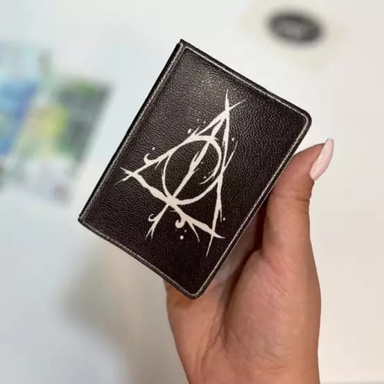 جاکارتی چرم مصنوعی طرح هری پاتر (یادگاران مرگ) HARRY POTTER — تصویر ۳