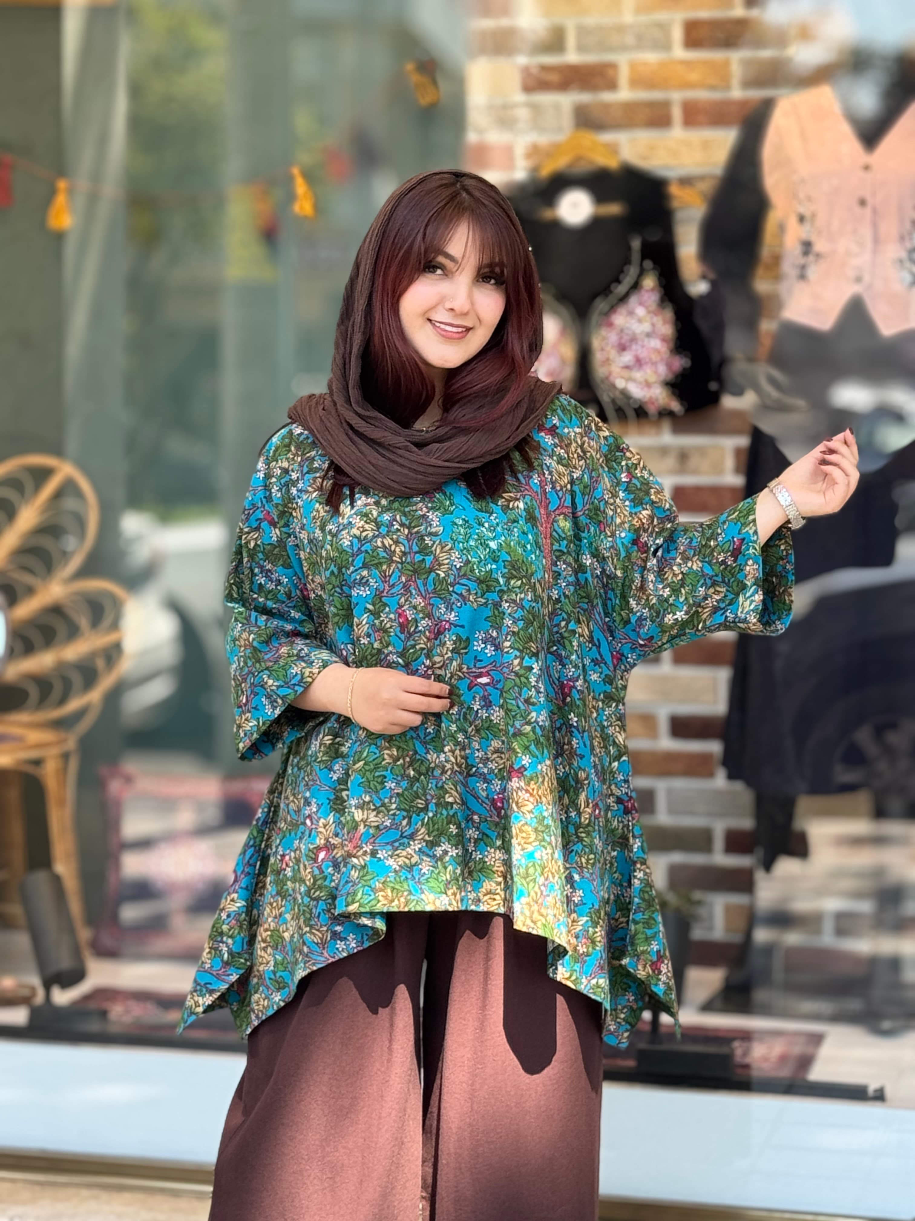 مانتو جلوبسته هنری طرح گل و بلبل آبی — تصویر ۴