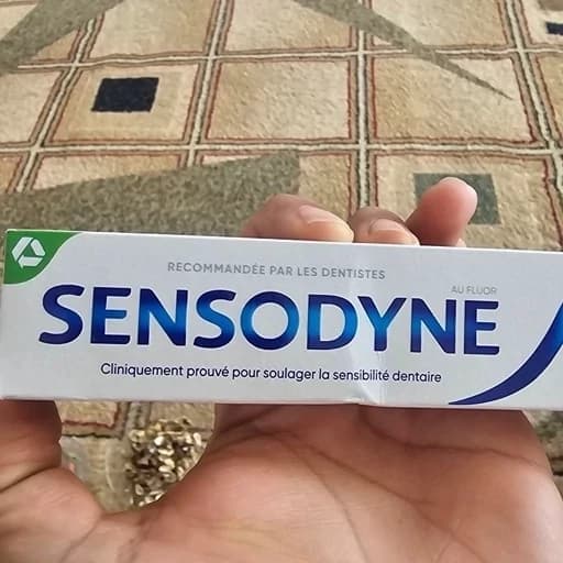 خمیر دندان Sensodyne ساخته شرکت Haleon (در اتحادیه اروپا) محافظت از مینای دندان، جلوگیری از پوسیدگی حجم 75 میل — تصویر ۷