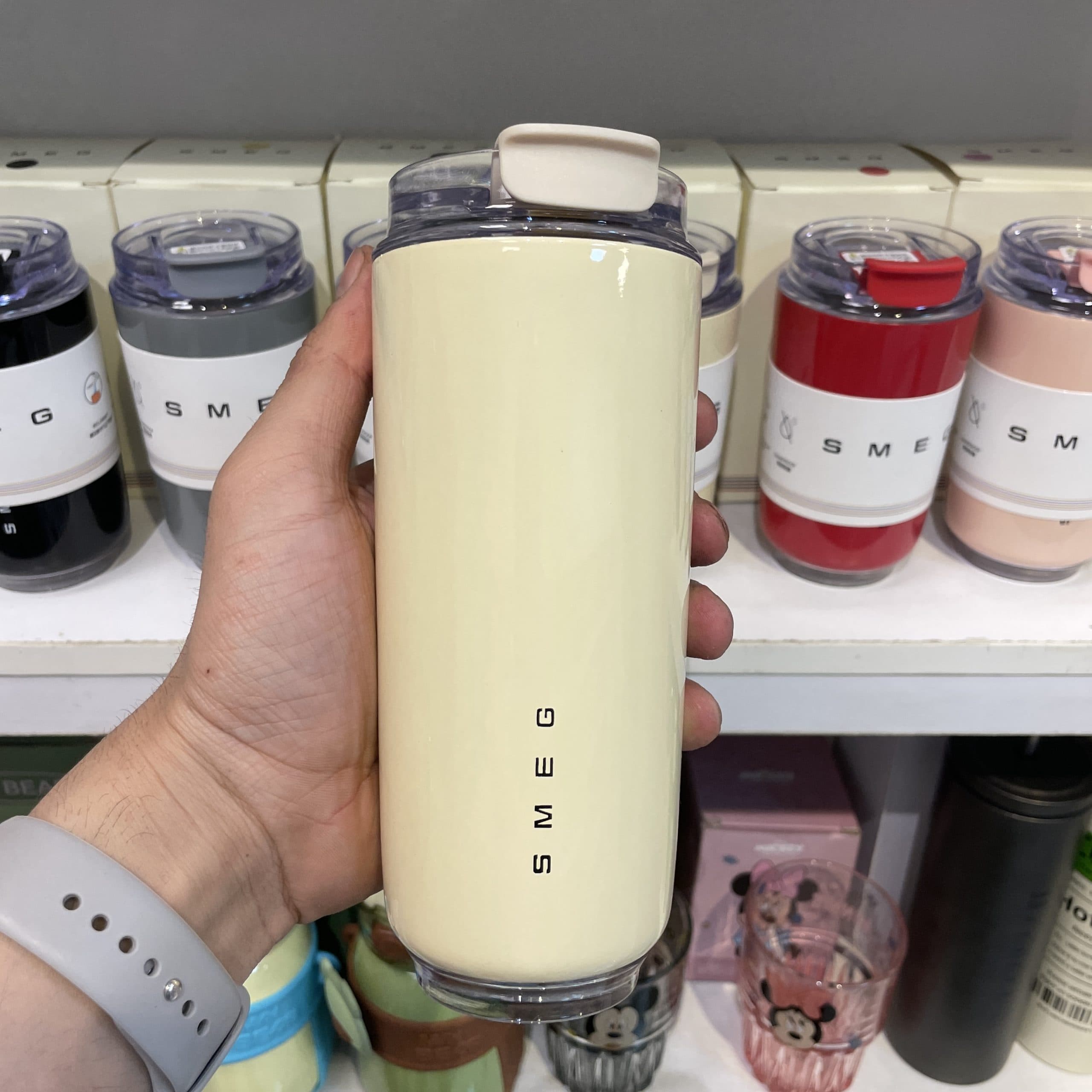 تراول ماگ اسمگ مدل Wall Mug – حجم 480 میلیلیتر کرم (اورجینال) — تصویر ۶