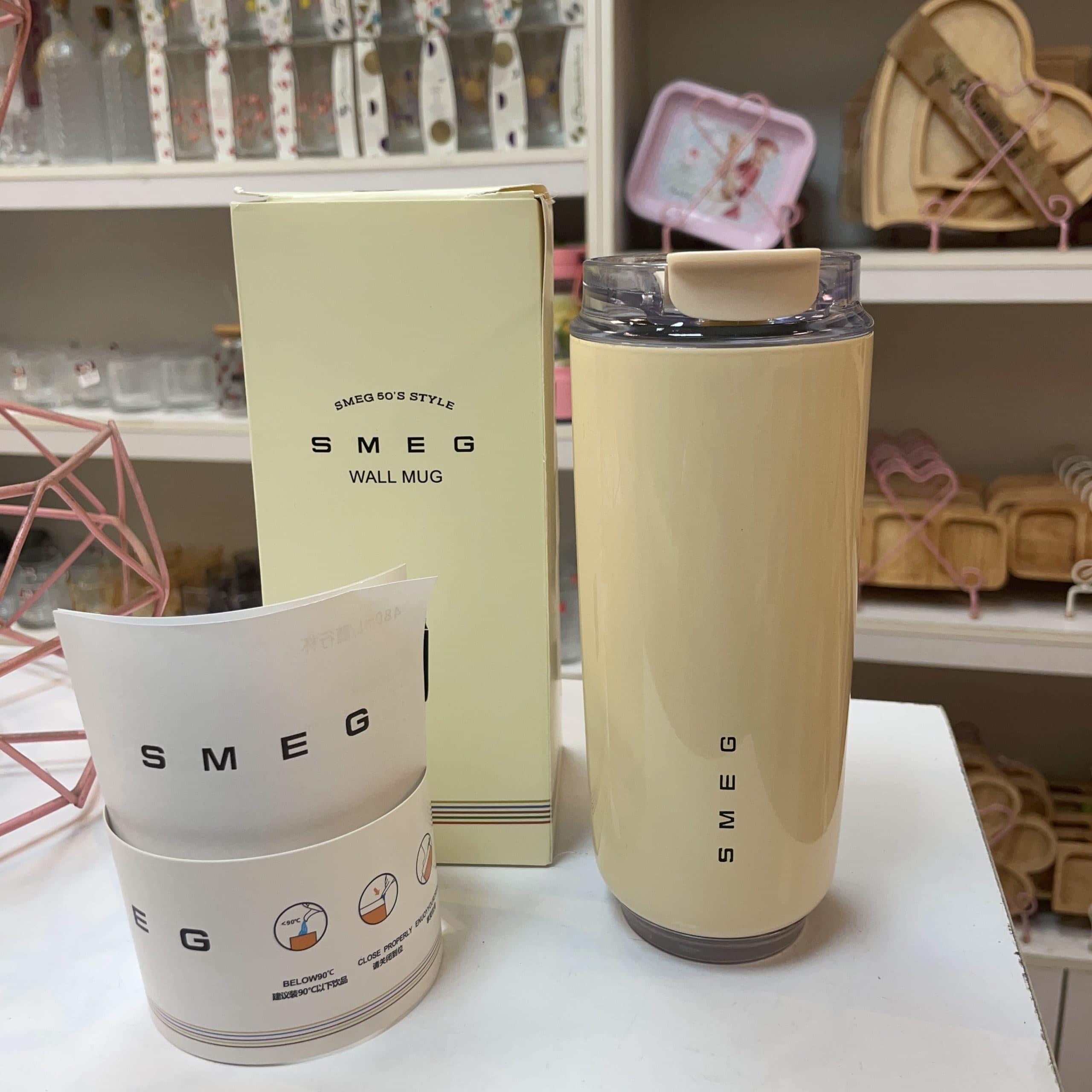 تراول ماگ اسمگ مدل Wall Mug – حجم 480 میلیلیتر کرم (اورجینال) — تصویر ۲