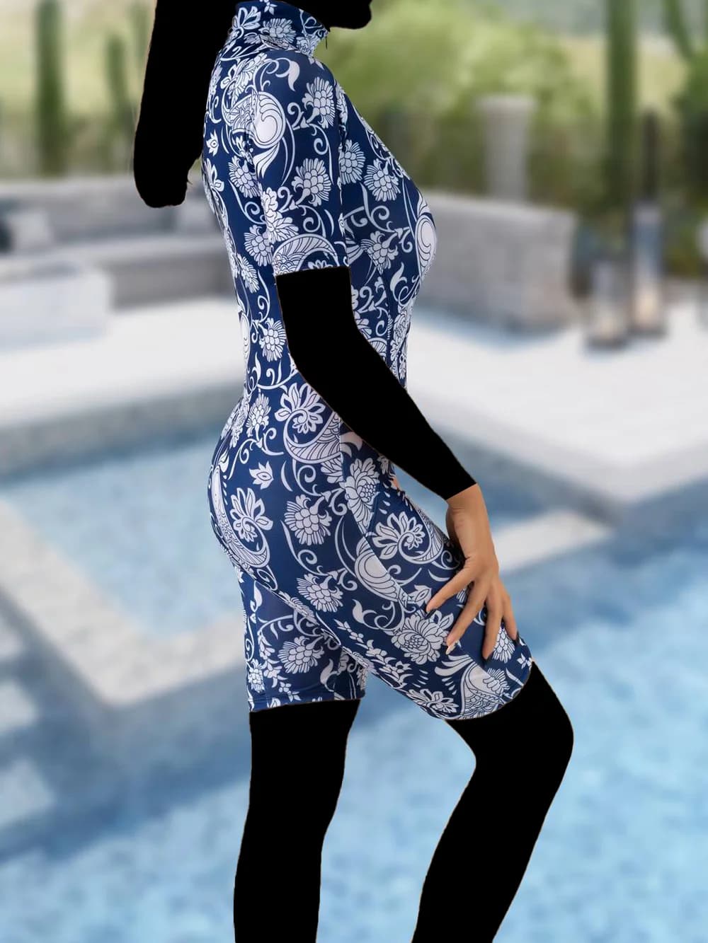 مایو پادار و آستین دار زنانه پوشیده نیمه اسلامی اسپیدو ( Speedo ) طرح ترمه سرمه ای — تصویر ۳