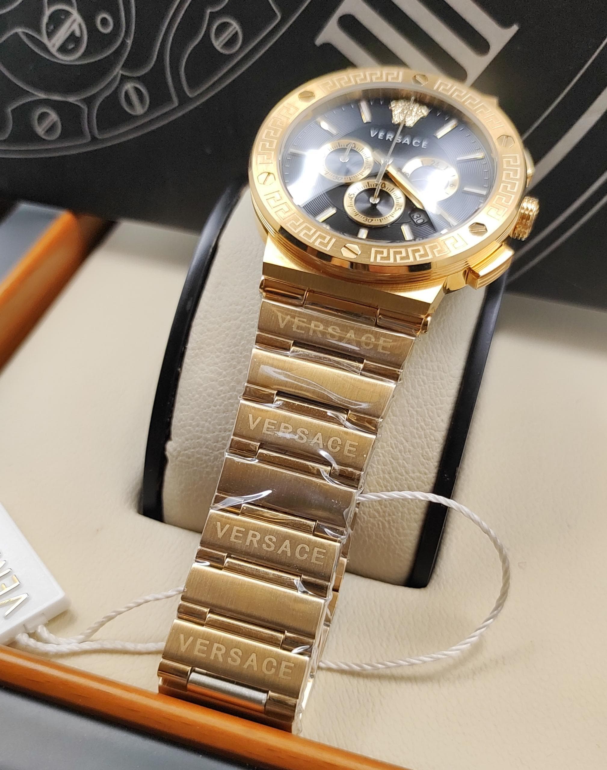 ساعت مردانه ورساچه کرنوگراف Versace — تصویر ۳