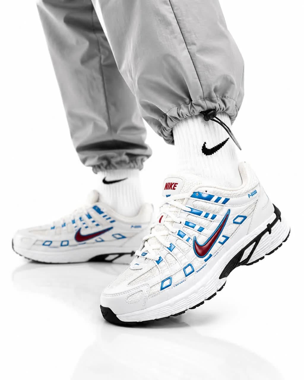 کتونی مردانه مدل رانینگ نایک P6000 سفید آبی قرمز NIKE — تصویر ۵