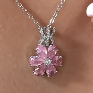 گردنبند و آویز زنانه و دخترانه آبکاری نقره طرح گل نگین صورتی ضد حساسیت رنگ کاملا ثابت کد amp