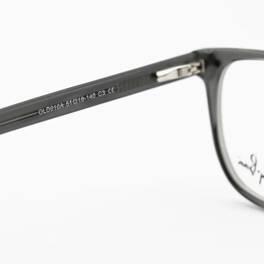 عینک طبی تک کاوره Ray-Ban با فریم رنگ طوسی براق، شکل مربعی، دسته سیمدار، لولا فنردار و کاور دودی تیره و پلاریزه مدل OLD010A — تصویر ۸