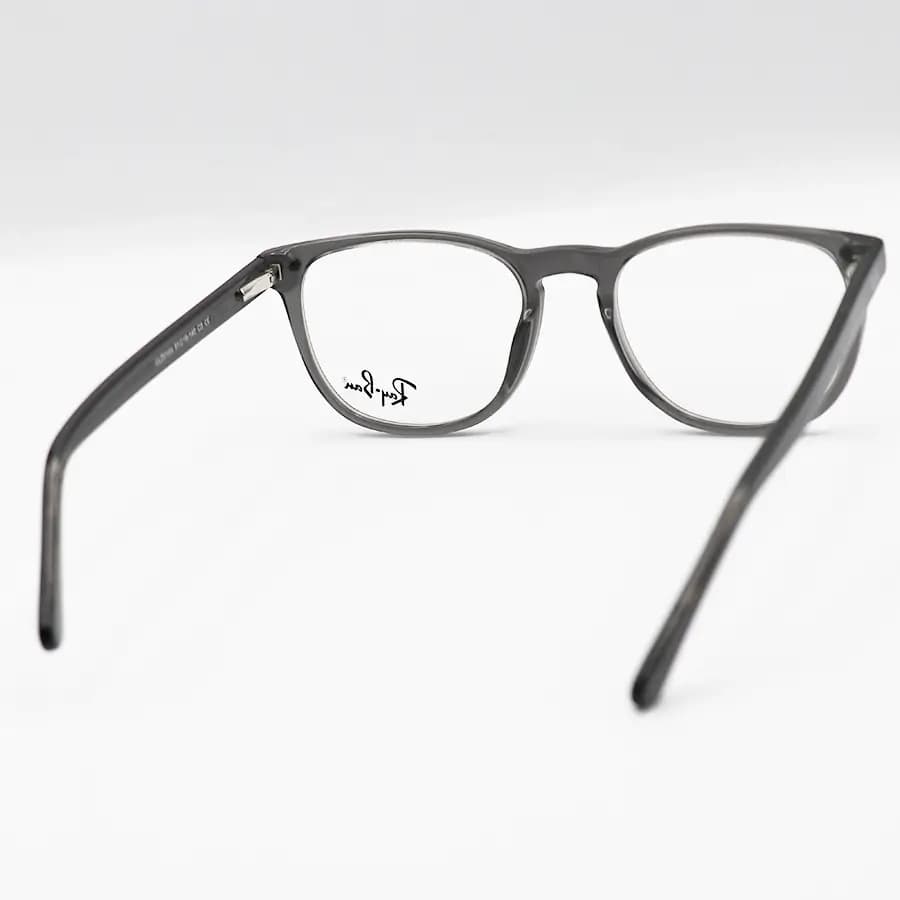 عینک طبی تک کاوره Ray-Ban با فریم رنگ طوسی براق، شکل مربعی، دسته سیمدار، لولا فنردار و کاور دودی تیره و پلاریزه مدل OLD010A — تصویر ۵