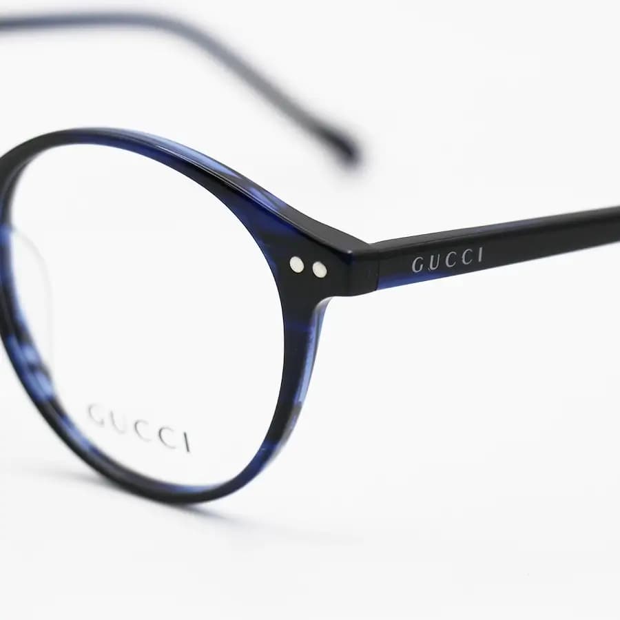 عینک طبی تک کاوره GUCCI با فریم رنگ آبی براق، شکل گرد، دسته سیمدار، لولا فنردار و کاور دودی تیره و پلاریزه مدل OLD033A — تصویر ۷