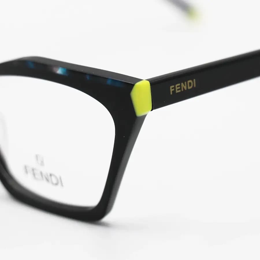 عینک طبی زنانه Fendi با فریم رنگ مشکی براق، شکل چشم گربهای، از جنس استات و دسته سیمدار و لولا فنردار مدل XL6028 — تصویر ۶