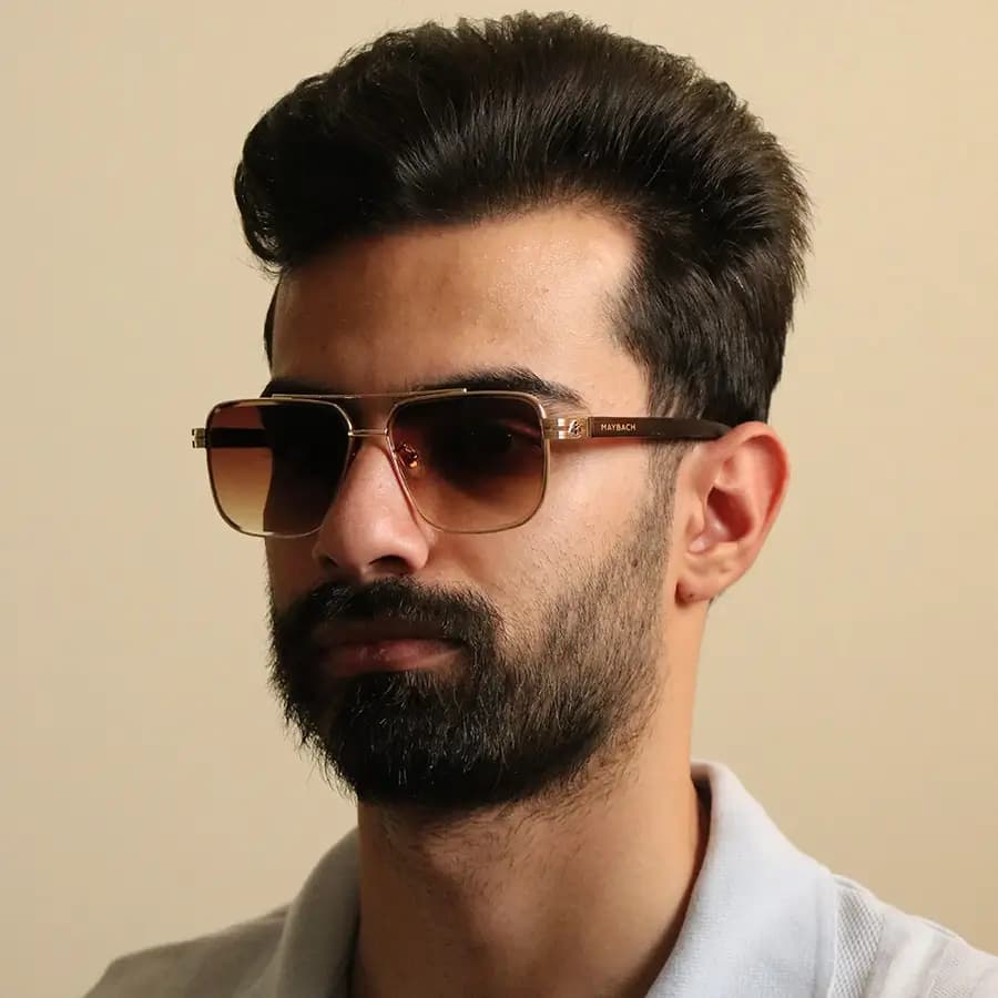 عینک آفتابی لاکچری میباخ با فریم مشکی رنگ، مربعی شکل، دسته چوبی و لنز دودی هایلایت مدل 23186 — تصویر ۲