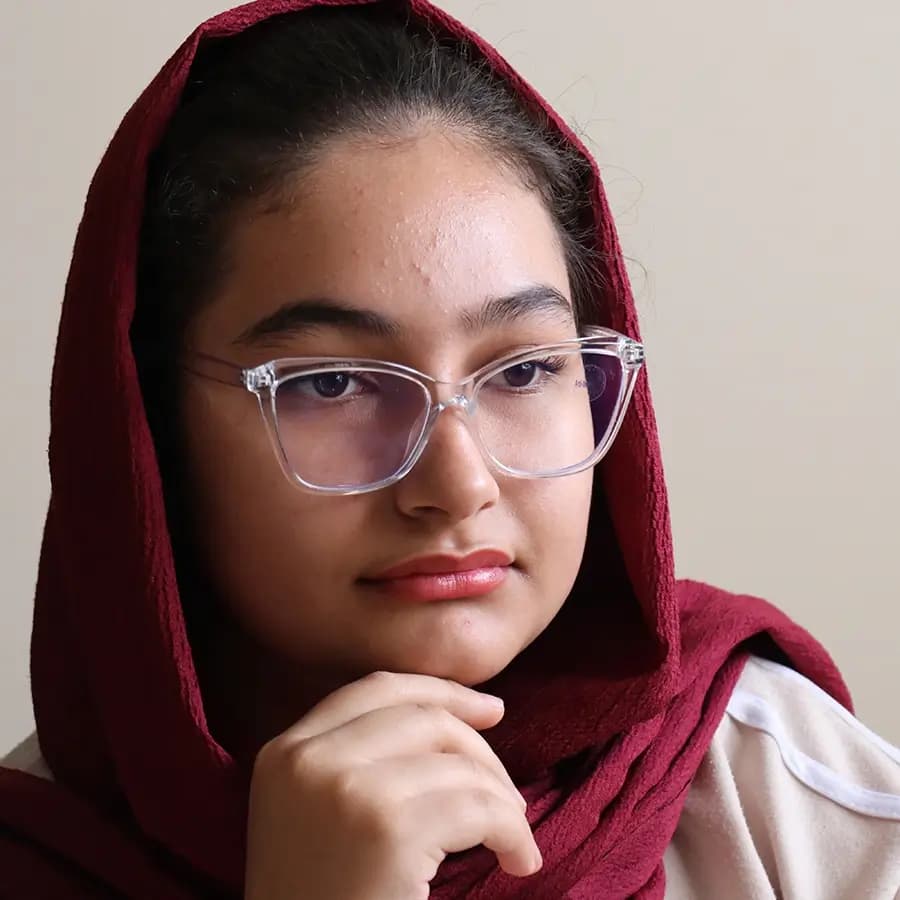 عینک زنانه با فریم صورتی رنگ، شکل بال پروانهای، از جنس کائوچو و لنز بلوکات مدل 20385 — تصویر ۲