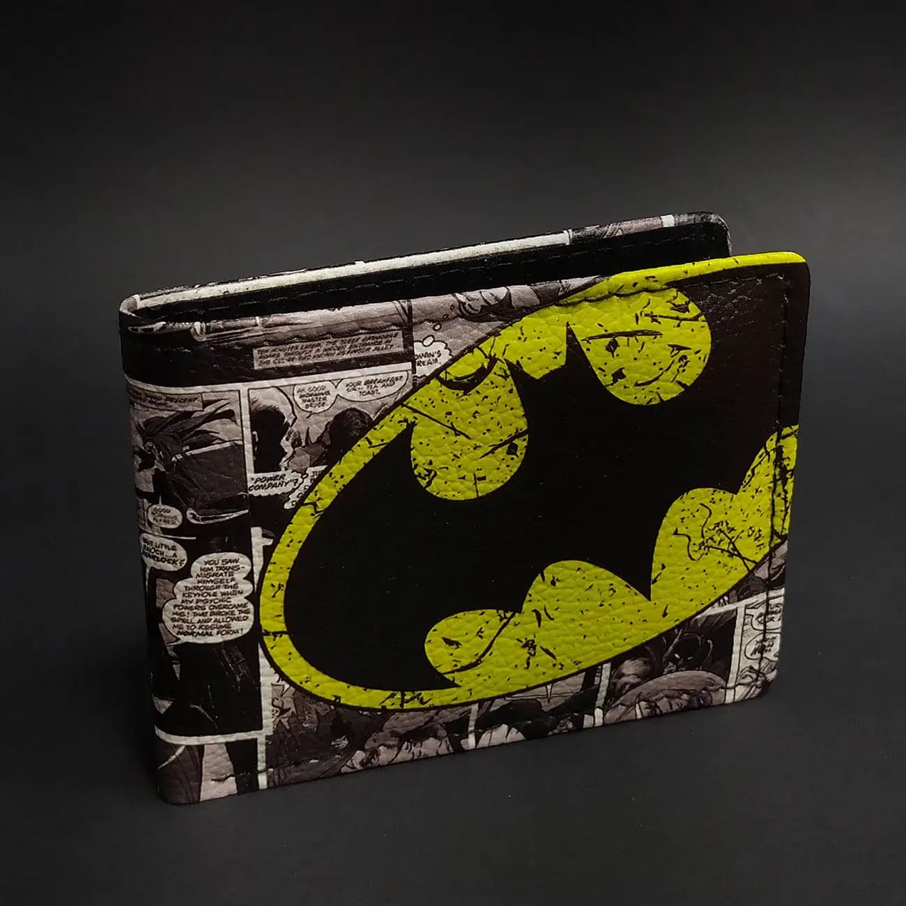 کیف پول چرمی چاپی کُمیک Batman | مدل بتمن کُمیکی با طراحی ابرقهرمانی و استایل شهری