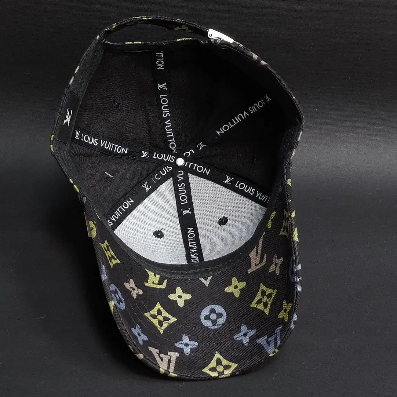 کلاه بیسبالی کتان چاپی Louis Vuitton طرح LV | کلاه کپ فشن با طراحی مونوگرام — تصویر ۳