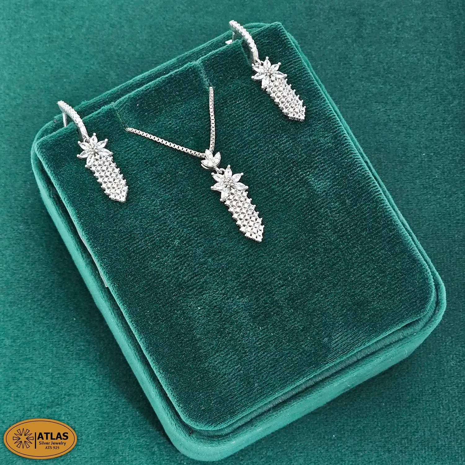 نیم ست نقره جواهری زنانه با نگین های برلیان و مارکیز 6.9 گرمی نقره اصل 925