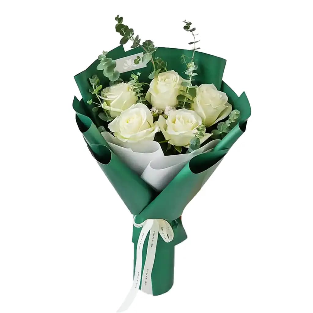 دستهگل رز سفید و اوکالیپتوس Elegant Blossom Bouquet No.10 | پلتفرم سبز | هایپرمارکت گل و گیاه