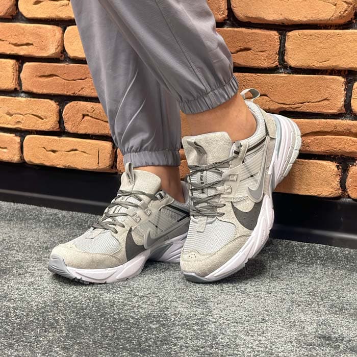 کتونی مردانه مدل نایک p600 رنگ طوسی روشن کد 2270 — تصویر ۳