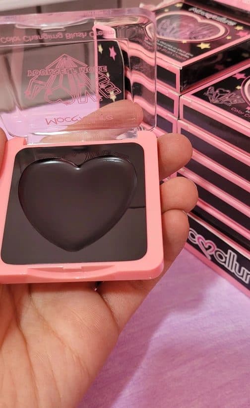 تینت لب و گونه جادویی سیاه برند موکالرو مدل LOVE کد ES3765 — تصویر ۵