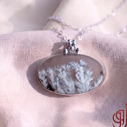 گردنبند نقره زنانه ژوو مدل منظره پاییزه پلاک سنگ شجر اصل معدنی دست ساز کد 105 (همراه زنجیر هدیه و بسته بندی لوکس کادویی)