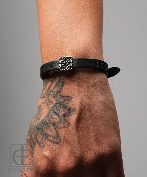 دستبند چرم LOEWE مشکی کد 423 — تصویر ۳