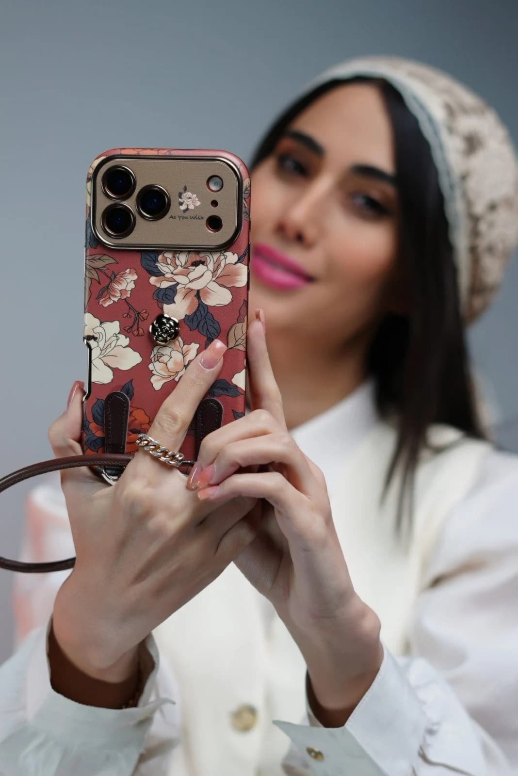 قاب موبایل آیفون فلورنس رز + بندست چرمی — تصویر ۳