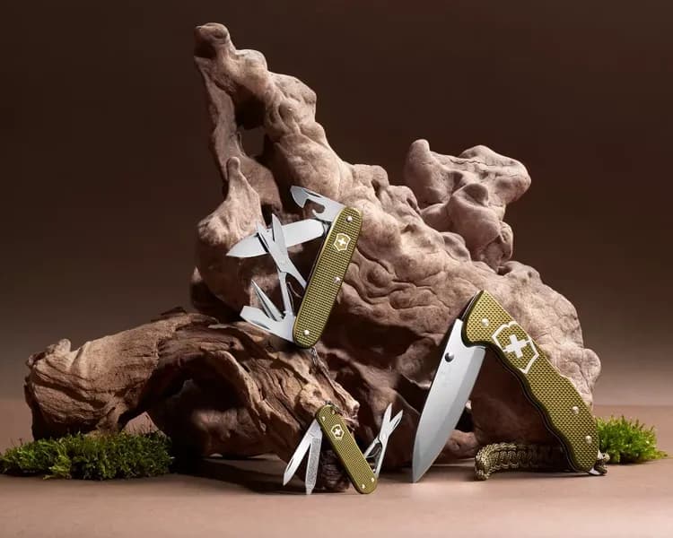 چاقو ویکتورینوکس ایوک قهوه ای Victorinox Evoke Limited Edition 2024 Alox – Terra Brown — تصویر ۲