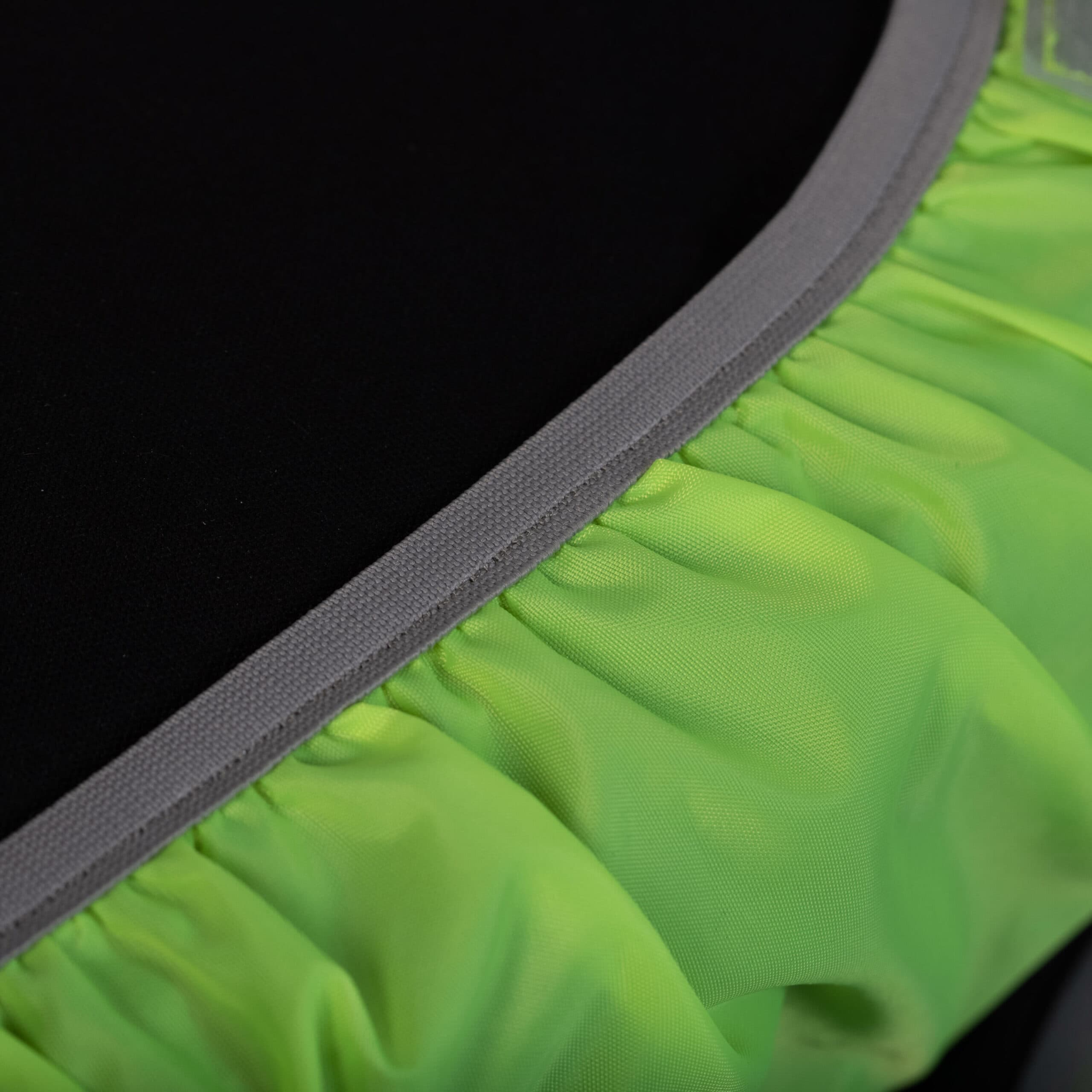 کاور باران کوله پشتی بیت وین – دکتلون Btwin Bag Cover – Waterproof – Neon Yellow – 15/35L — تصویر ۷