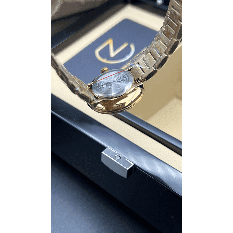 ساعت مچی زنانه ورساچه وی طلایی صفحه مشکی Versace V Golden Black Screen — تصویر ۷